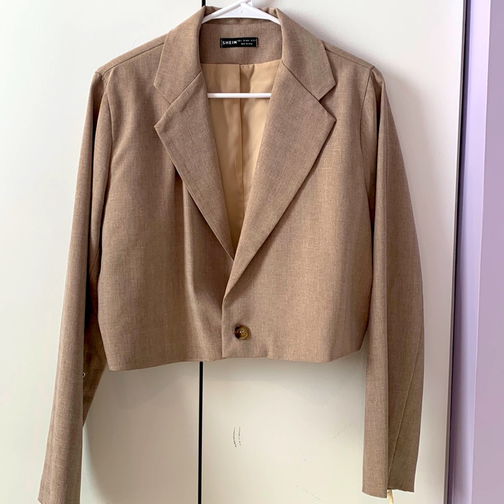 🛍 Cropped Blazer with Lace Up Sleeve